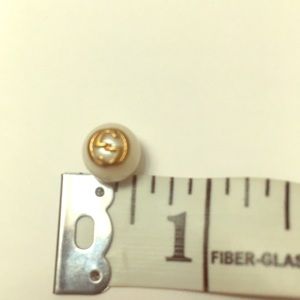Gucci pearl button